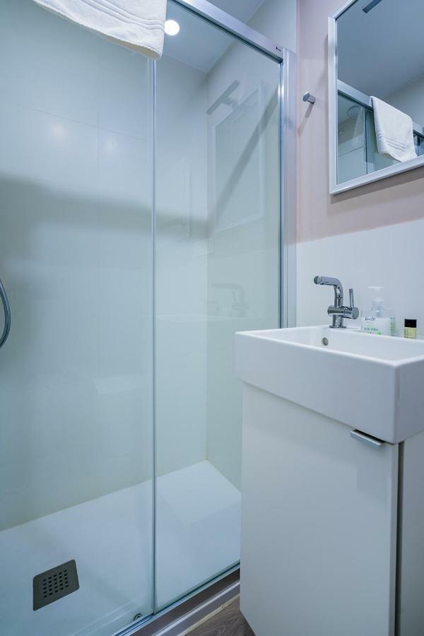 Exclusive Quietness In The Heart Of Madrid With Public Parking, Breakfast, 2 Bathrooms Kültér fotó